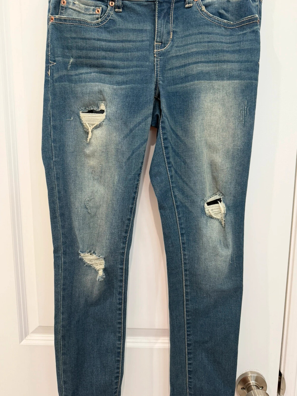 Aeropostale ripped jeggings size 6